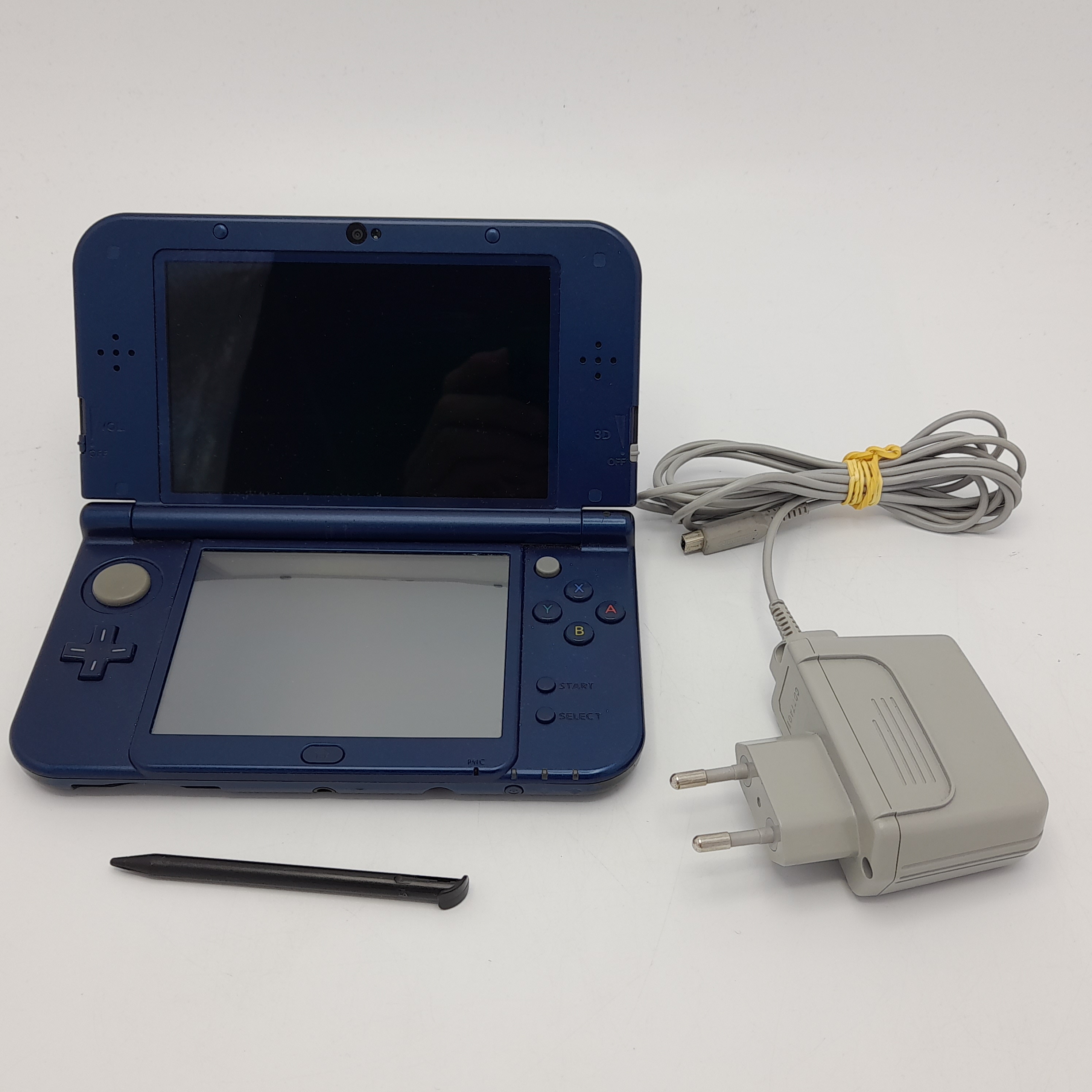 Foto van New Nintendo 3DS XL Metallic Blauw - Nette Staat - IPS Scherm